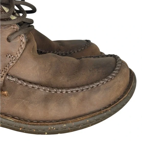 UGG Shoreline 5752 Women Size 7 Brown Leather
Sheepskin Winter Boots - Picture 4 of 11